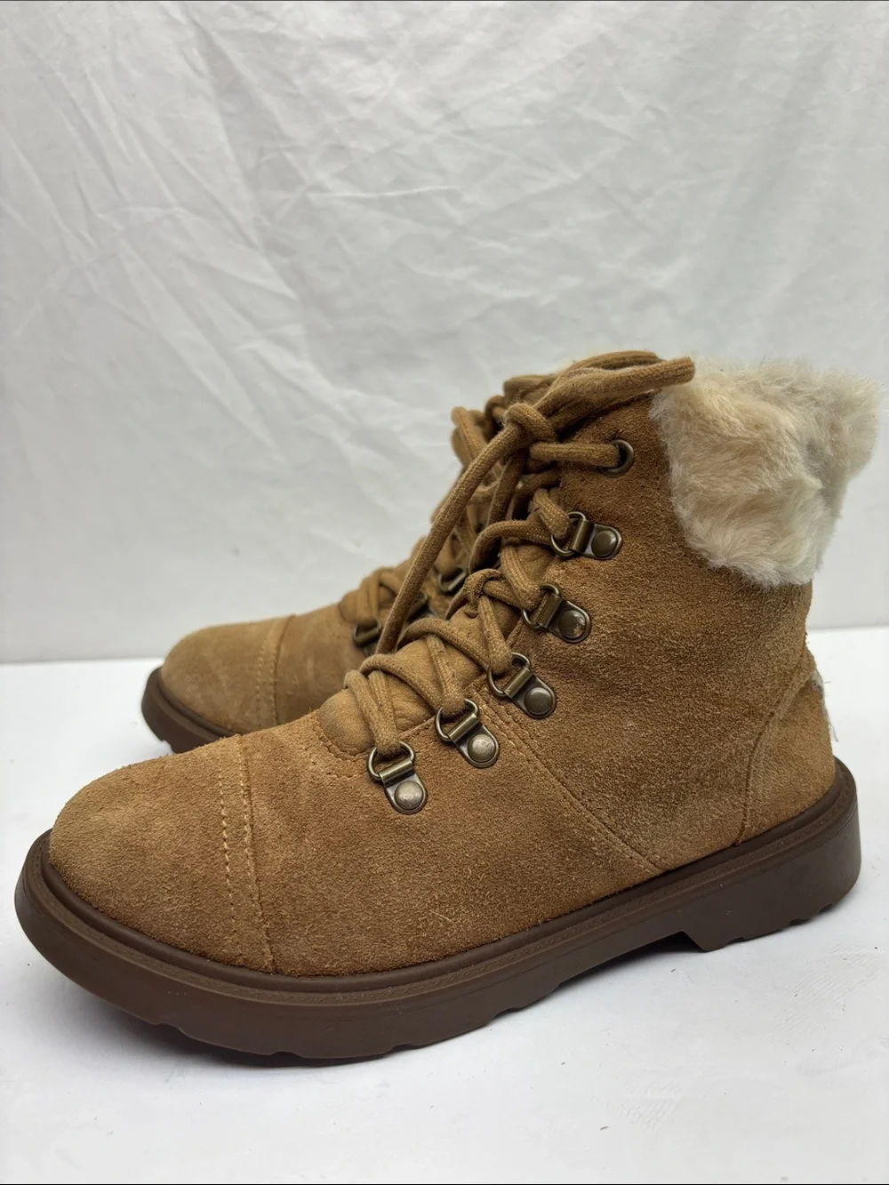 UGG little kids Tan Suede Lace-Up Winter Boots, SZ 3, box 2 G